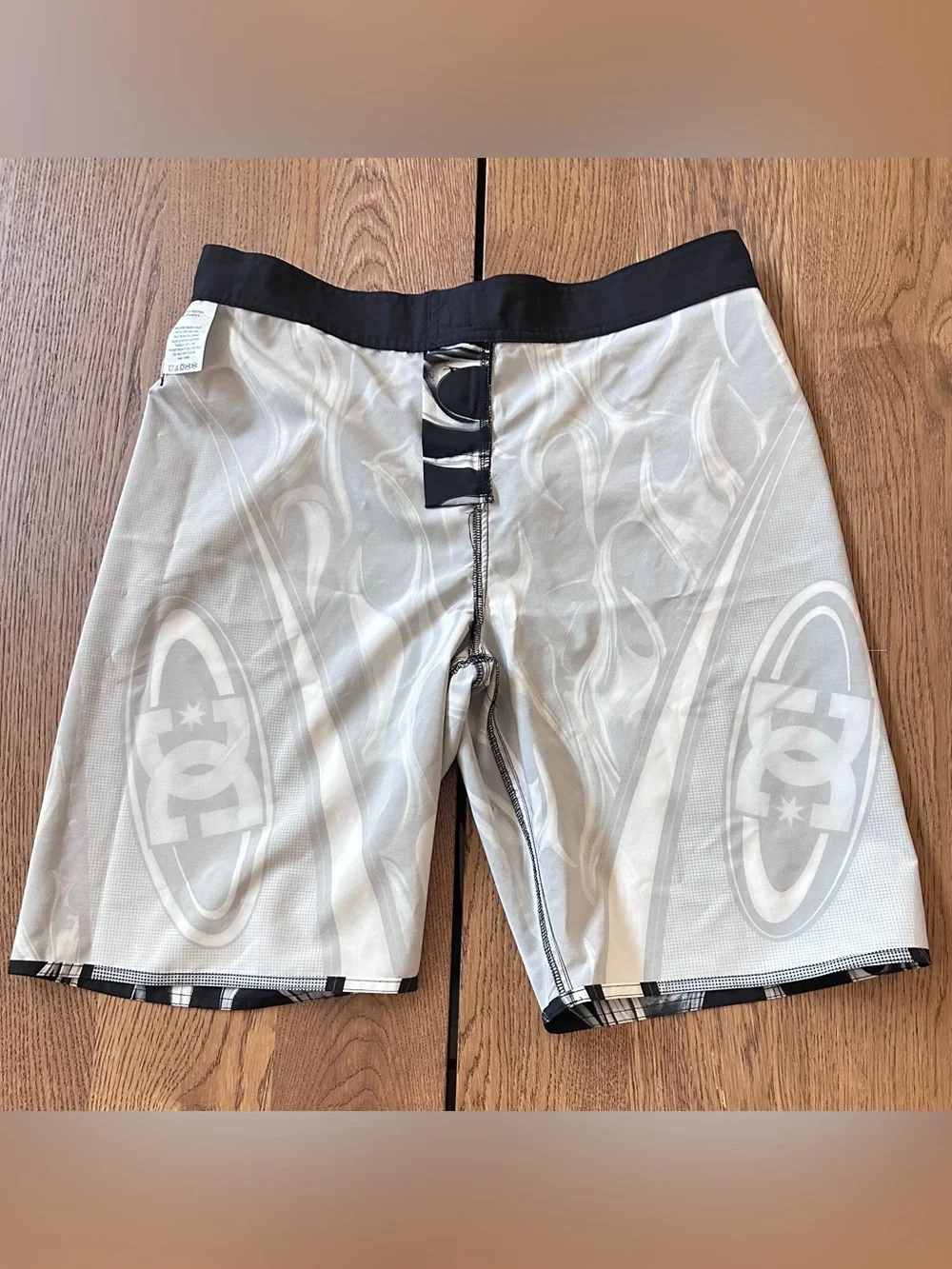 DC Shoes Gray/Black Flames Print Sylem 21 Board shorts Size 34